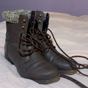 Combat boots